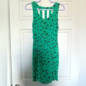 Brand Justify, size M color green and black